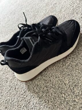 Merrell Black Walking Sneakers with White Midsole